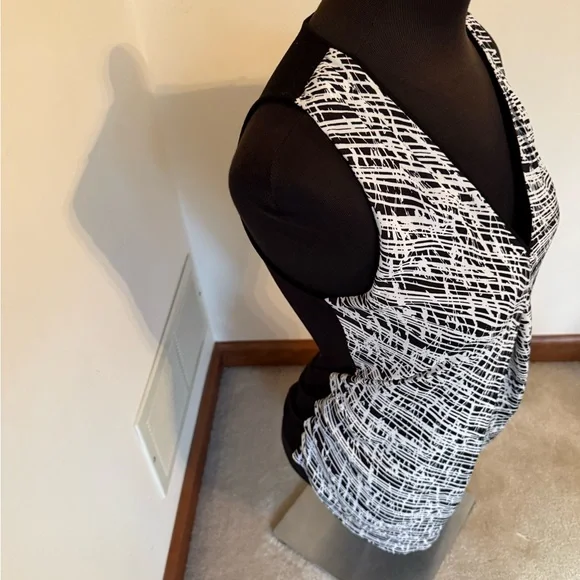 White House Black Market tank top in excellent condition - Picture 8 of 10